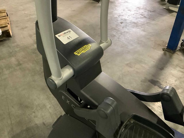 Technogym excite synchro 500 led crosstrainer - afbeelding 3 van  6