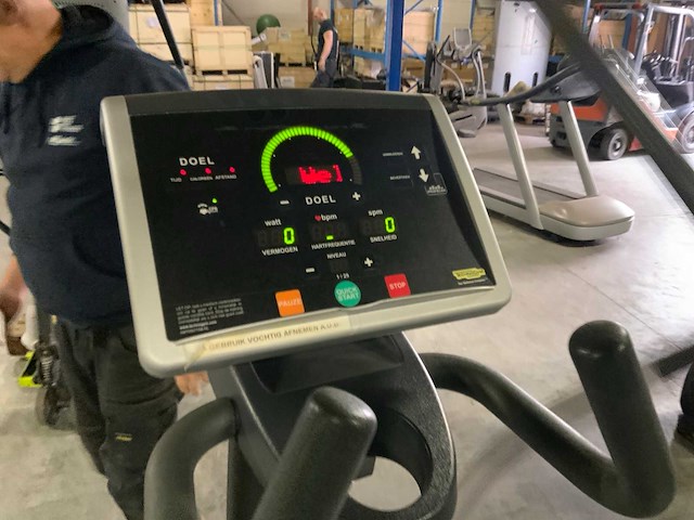 Technogym excite synchro 500 led crosstrainer - afbeelding 4 van  6