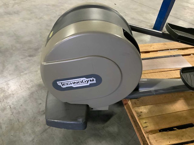 Technogym excite synchro 500 led crosstrainer - afbeelding 2 van  6