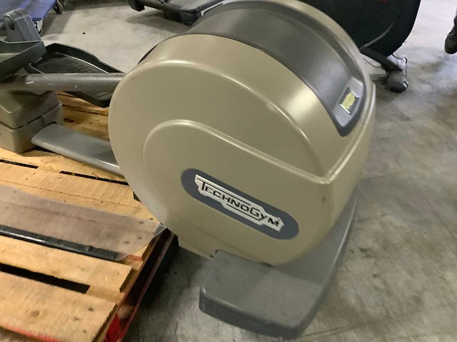 Technogym excite synchro 500 led crosstrainer - afbeelding 5 van  6