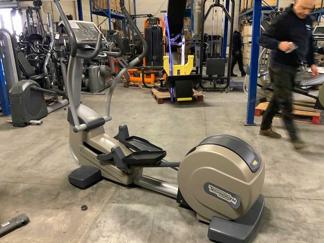 Technogym excite synchro 500 led crosstrainer - afbeelding 4 van  6