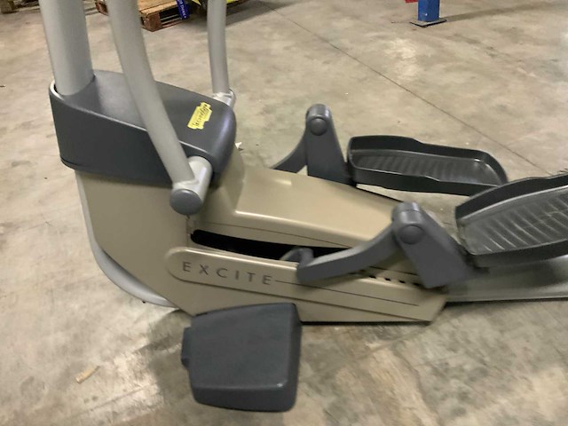 Technogym excite synchro 500 led crosstrainer - afbeelding 5 van  6