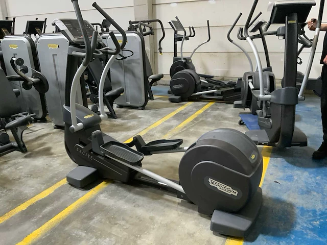 Technogym excite synchro 500led crosstrainer - afbeelding 1 van  5