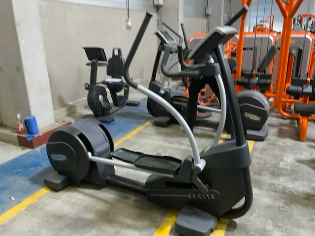 Technogym excite synchro 500led crosstrainer - afbeelding 5 van  5