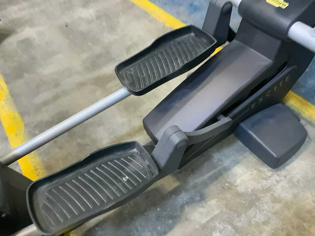 Technogym excite synchro 500led crosstrainer - afbeelding 2 van  6