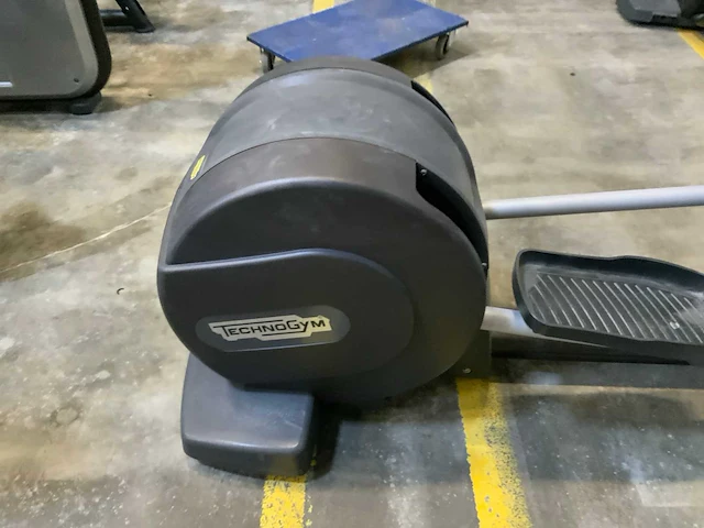 Technogym excite synchro 500led crosstrainer - afbeelding 3 van  6