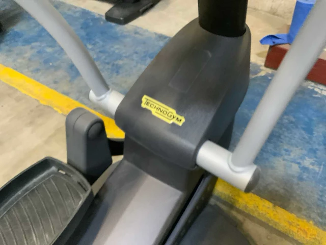 Technogym excite synchro 500led crosstrainer - afbeelding 4 van  6