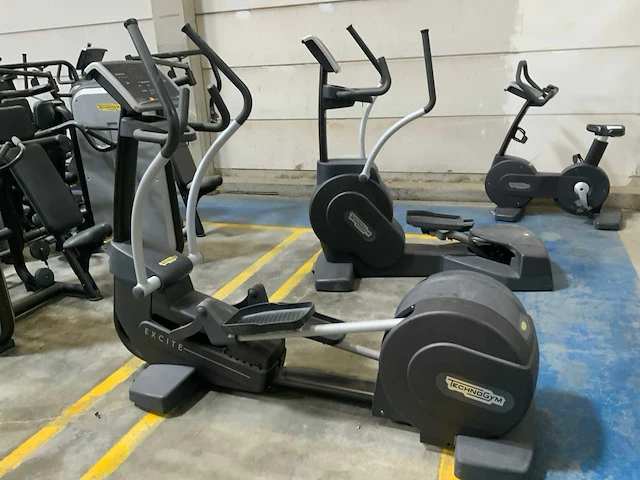 Technogym excite synchro 500led crosstrainer - afbeelding 2 van  7