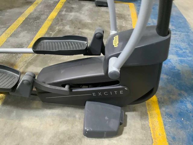 Technogym excite synchro 500led crosstrainer - afbeelding 2 van  6