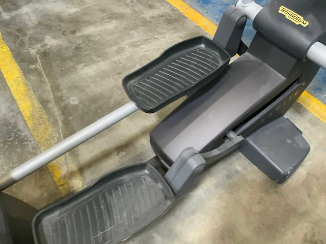 Technogym excite synchro 500led crosstrainer - afbeelding 3 van  6