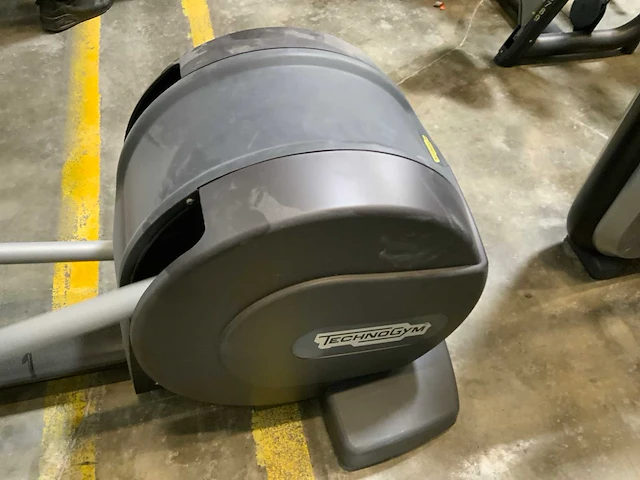 Technogym excite synchro 500led crosstrainer - afbeelding 6 van  6