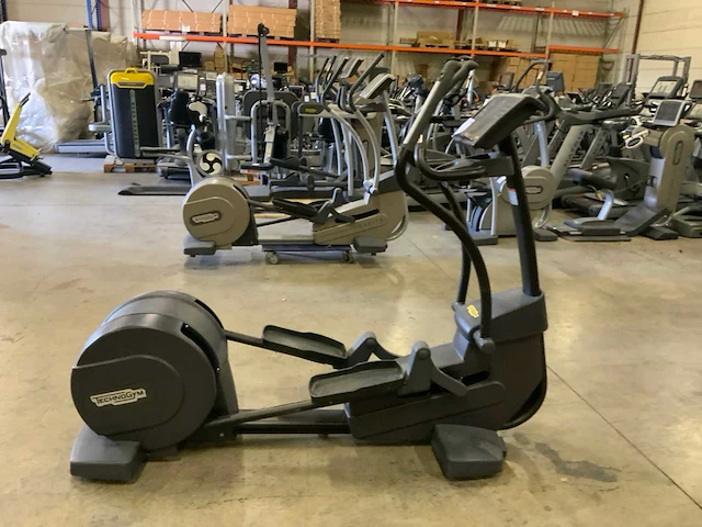 Technogym excite+ synchro 700 led crosstrainer - afbeelding 1 van  6