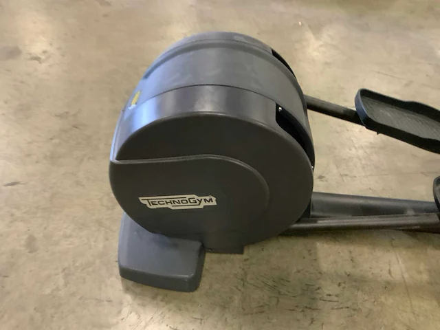 Technogym excite+ synchro 700 led crosstrainer - afbeelding 2 van  6