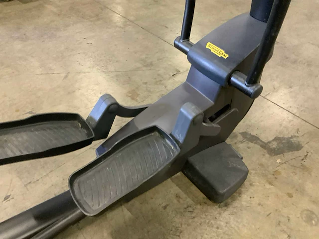Technogym excite+ synchro 700 led crosstrainer - afbeelding 3 van  6