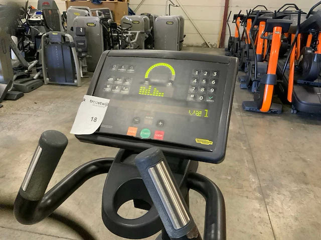 Technogym excite+ synchro 700 led crosstrainer - afbeelding 4 van  6