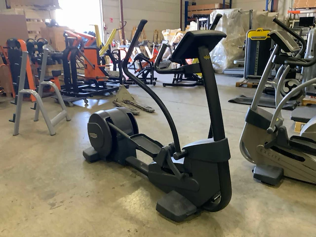 Technogym excite+ synchro 700 led crosstrainer - afbeelding 2 van  5