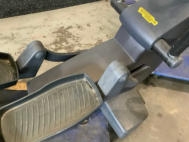 Technogym excite synchro 700 led crosstrainer - afbeelding 2 van  5