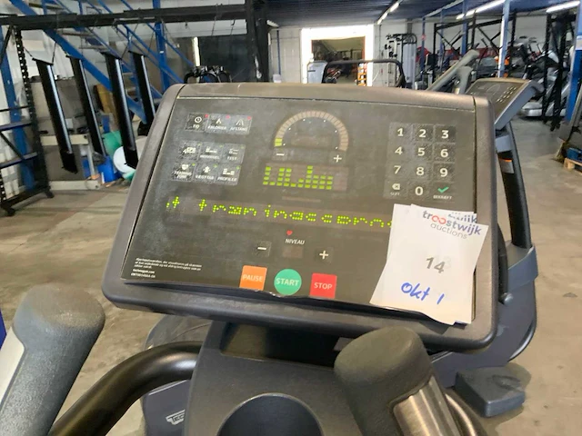 Technogym excite synchro 700 led crosstrainer - afbeelding 3 van  5