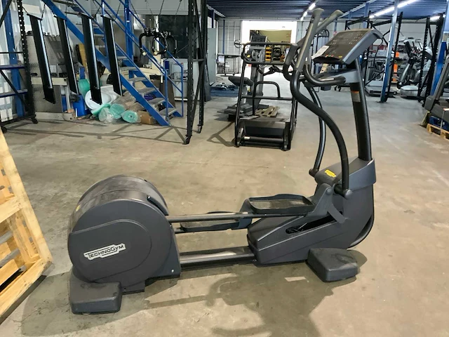 Technogym excite synchro 700 led crosstrainer - afbeelding 1 van  6
