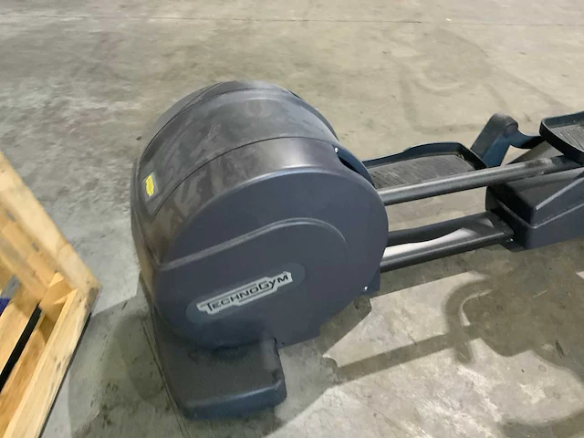 Technogym excite synchro 700 led crosstrainer - afbeelding 2 van  6
