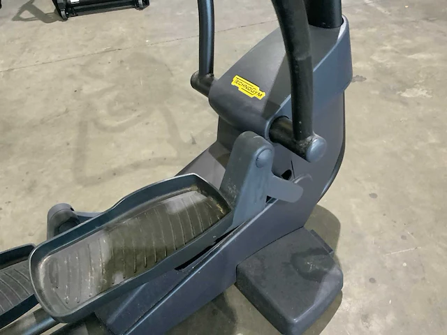Technogym excite synchro 700 led crosstrainer - afbeelding 3 van  6