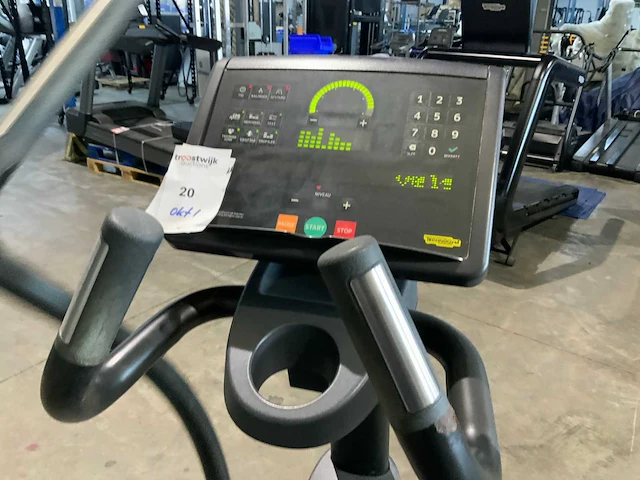 Technogym excite synchro 700 led crosstrainer - afbeelding 4 van  6
