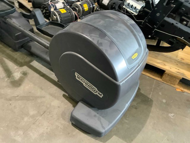 Technogym excite synchro 700 led crosstrainer - afbeelding 2 van  5