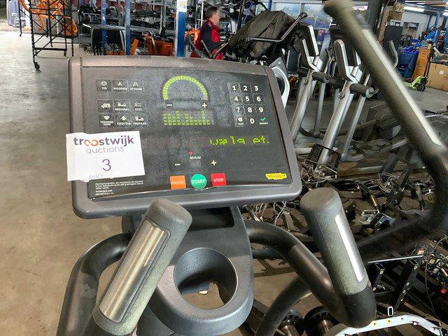 Technogym excite synchro 700 led crosstrainer - afbeelding 4 van  5