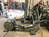 Technogym excite+ synchro 700 tv crosstrainer - afbeelding 1 van  5