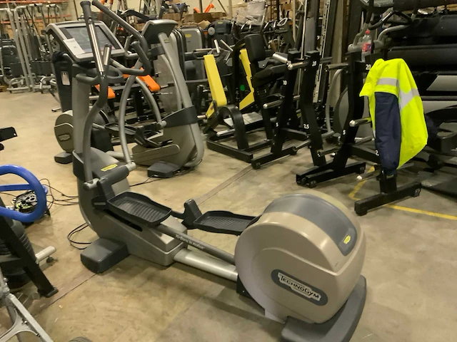 Technogym excite+ synchro 700 tv crosstrainer - afbeelding 4 van  5