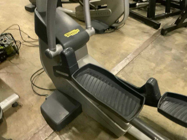Technogym excite+ synchro 700 tv crosstrainer - afbeelding 5 van  5