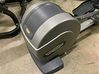 Technogym excite+ synchro 700 tv crosstrainer - afbeelding 2 van  5