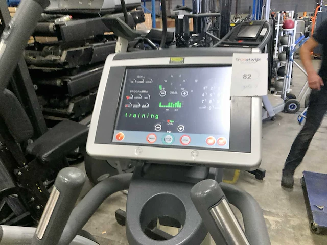 Technogym excite+ synchro 700 tv crosstrainer - afbeelding 3 van  5