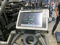 Technogym excite+ synchro 700 tv crosstrainer - afbeelding 3 van  5