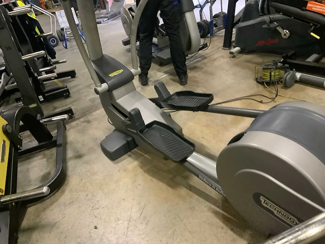 Technogym excite+ synchro 700 tv crosstrainer - afbeelding 5 van  5
