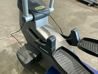 Technogym excite synchro 700 tv crosstrainer - afbeelding 2 van  6