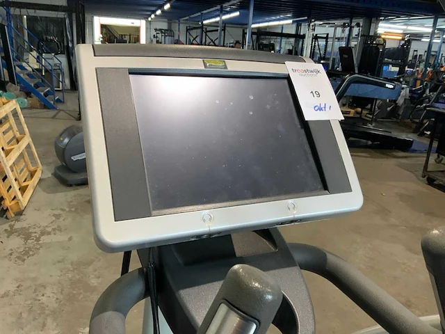 Technogym excite synchro 700 tv crosstrainer - afbeelding 3 van  6