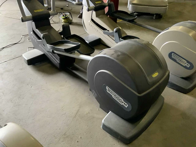Technogym excite synchro 700 visioweb crosstrainer - afbeelding 2 van  5