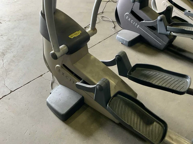 Technogym excite synchro 700 visioweb crosstrainer - afbeelding 2 van  5