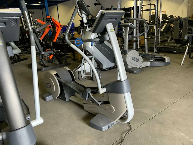 Technogym excite synchro 700 visioweb crosstrainer - afbeelding 5 van  5