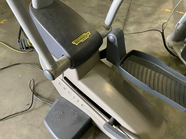 Technogym excite synchro 700 visioweb crosstrainer - afbeelding 5 van  6