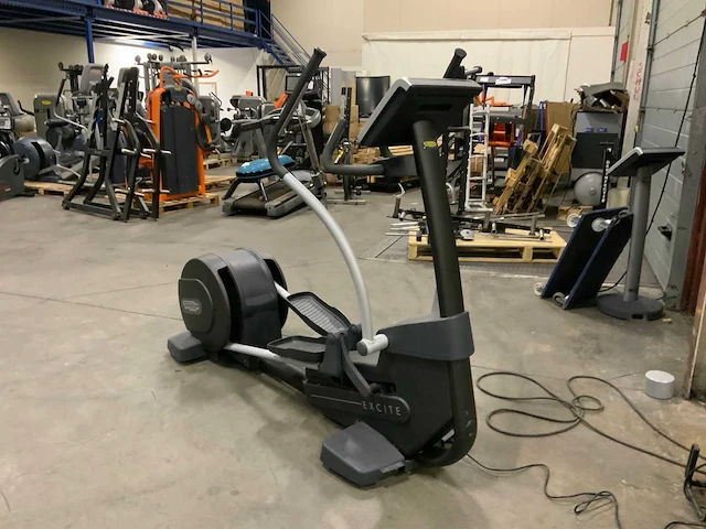 Technogym excite synchro 700 visioweb crosstrainer - afbeelding 4 van  6