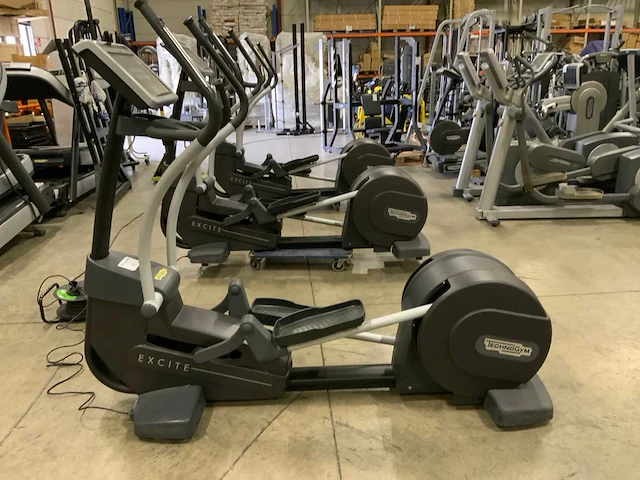 Technogym excite synchro 700 visioweb crosstrainer - afbeelding 1 van  7