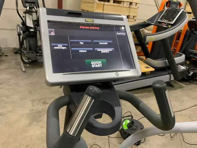 Technogym excite synchro 700 visioweb crosstrainer - afbeelding 4 van  7