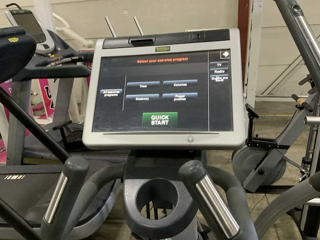 Technogym excite synchro visioweb crosstrainer - afbeelding 3 van  4