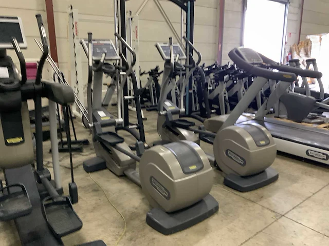 Technogym excite synchro visioweb crosstrainer - afbeelding 4 van  4