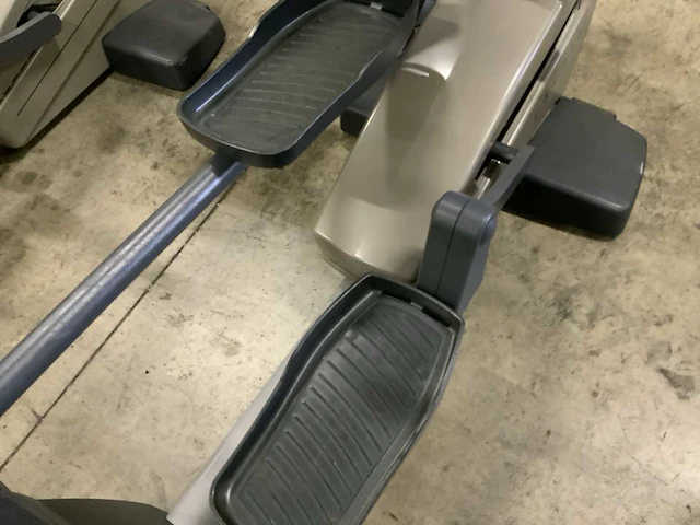 Technogym excite synchro visioweb crosstrainer - afbeelding 3 van  5