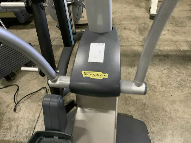 Technogym excite synchro visioweb crosstrainer - afbeelding 4 van  5
