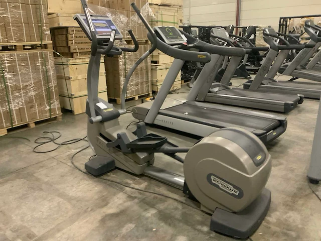 Technogym excite synchro visioweb crosstrainer - afbeelding 2 van  8