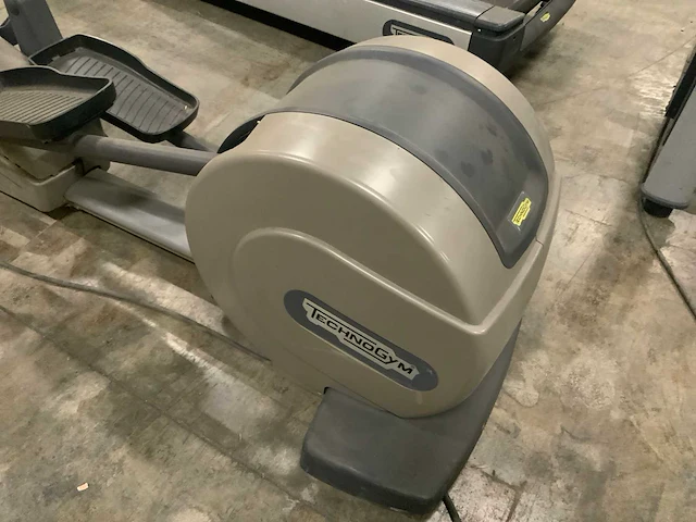 Technogym excite synchro visioweb crosstrainer - afbeelding 3 van  8